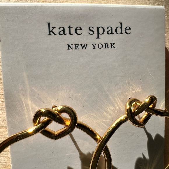 ❤️ Kate Spade Love Me Knot 14k Gold Plate Heart Hoop Earrings - NWT - Picture 5 of 13